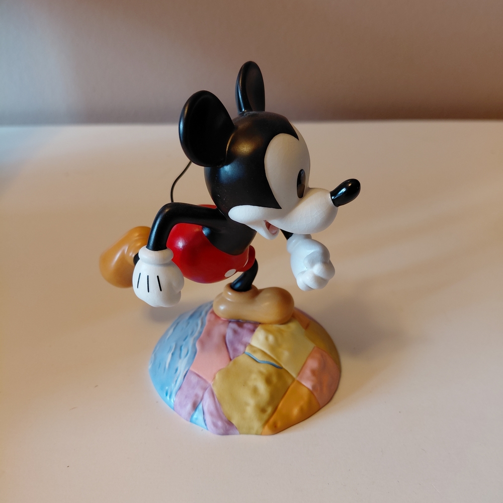 WDCC Millennium Mickey On Top of the World 1206254 COA with box VTG 2000